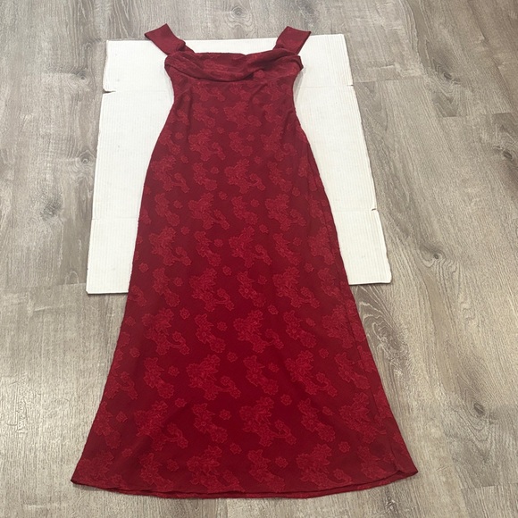 BWOT PRINCESS POLLY Azura Off The Shoulder Maxi Dress Burgundy Size 6 - Picture 8 of 15